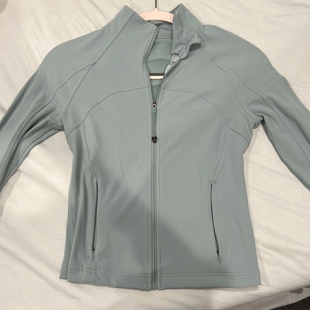 Lululemon cropped defined nulu silver blue 6